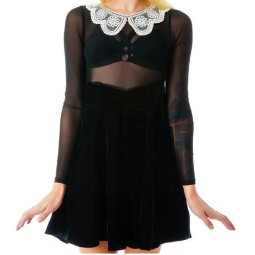Unif Wednesday mini dress in black velvet with lace color and mesh top